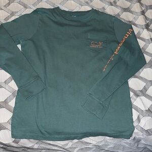 Vineyards vines boys long sleeved t-shirt medium